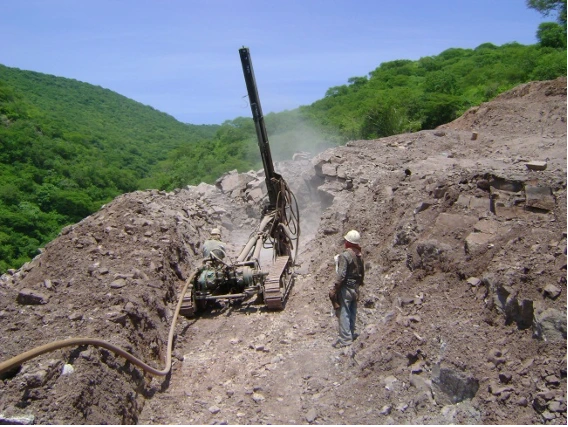 Equipo de construcción trabajando 2