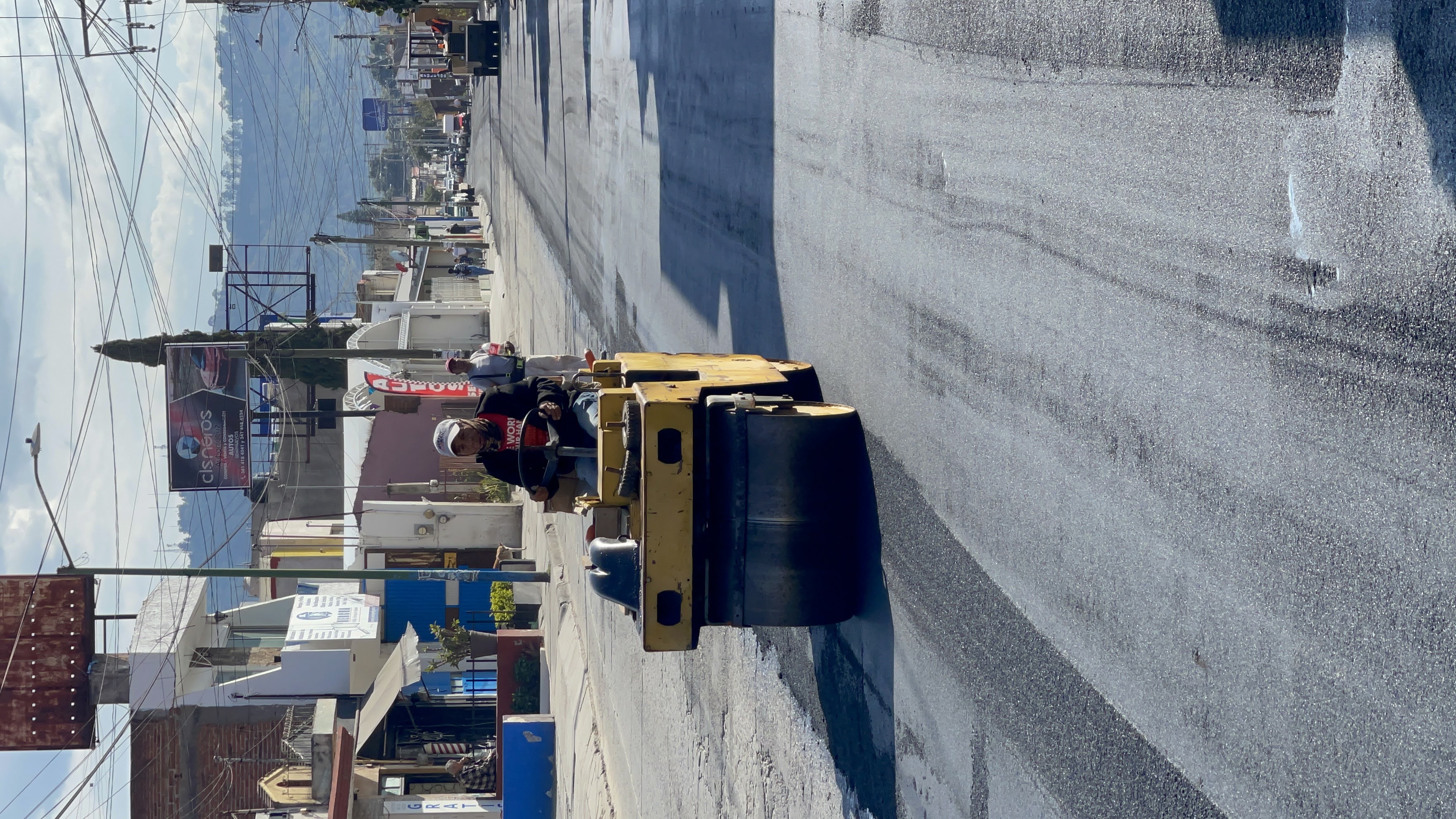 Pavimentación de calle con asfalto